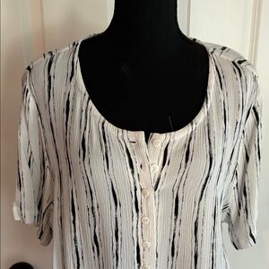 Short sleeve blouse